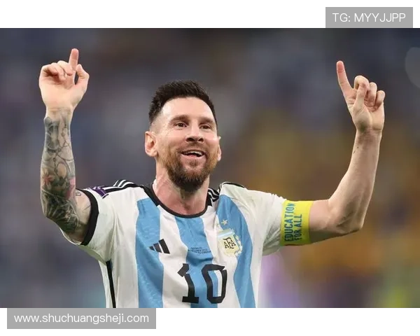 被誉为神一般存在的足球传奇人物及其影响力解析 被誉为神一般存在的足球传奇人物及其影响力解析