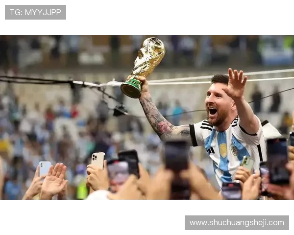 足球巨星与大力神杯的辉煌瞬间:见证荣耀与梦想的交织 足球巨星与大力神杯的辉煌瞬间:见证荣耀与梦想的交织