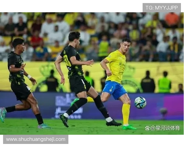 足球明星赛场呕吐瞬间集锦:运动压力与极限挑战的真实写照 足球明星赛场呕吐瞬间集锦:运动压力与极限挑战的真实写照